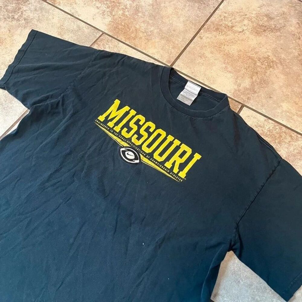 Vintage Y2K Nike Team Missouri Mizzou Tigers Graphic T Shirt Mens XL Black